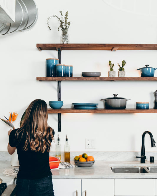 How to Clean Kitchen Worktops Naturally: A Surface-Safe, Low-Waste Routine